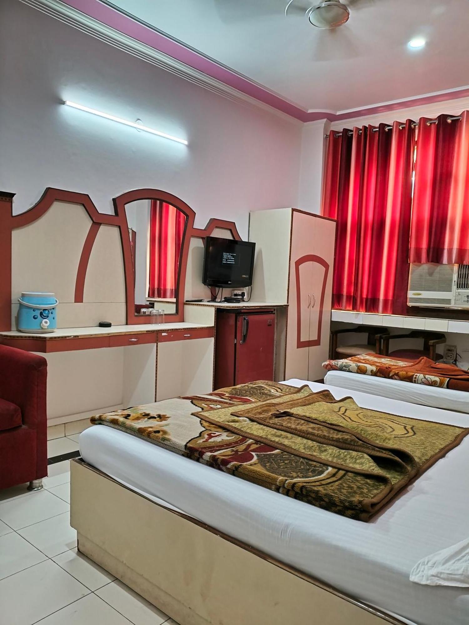 Yatri International Guest house 2*