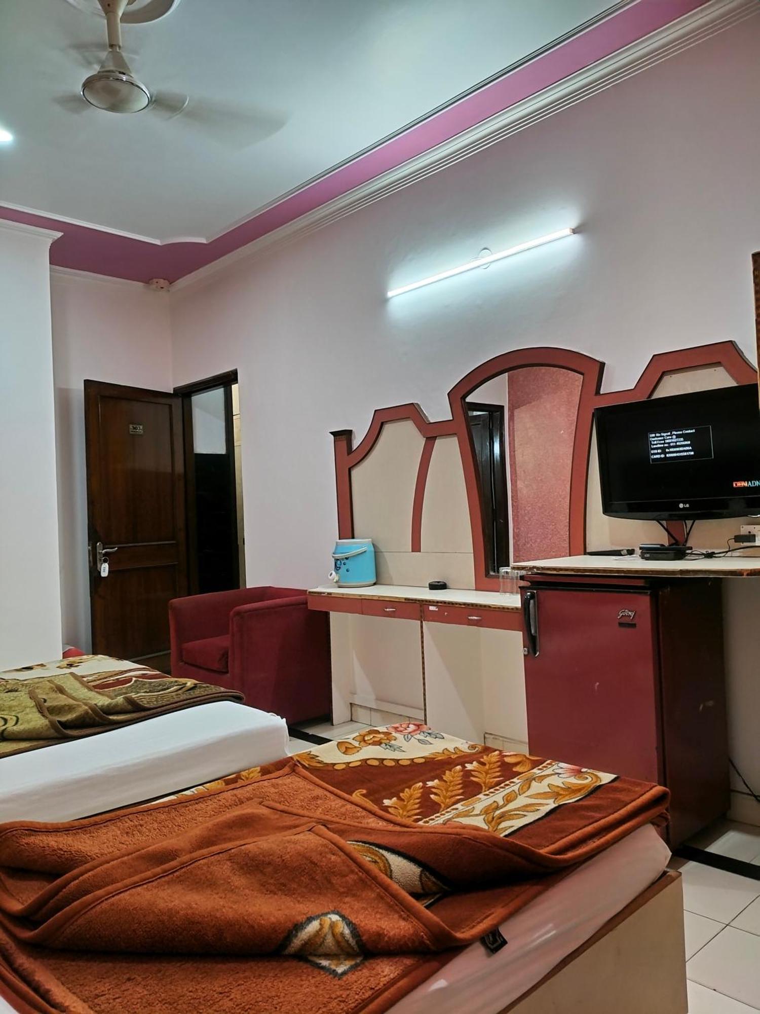 Yatri International 2*