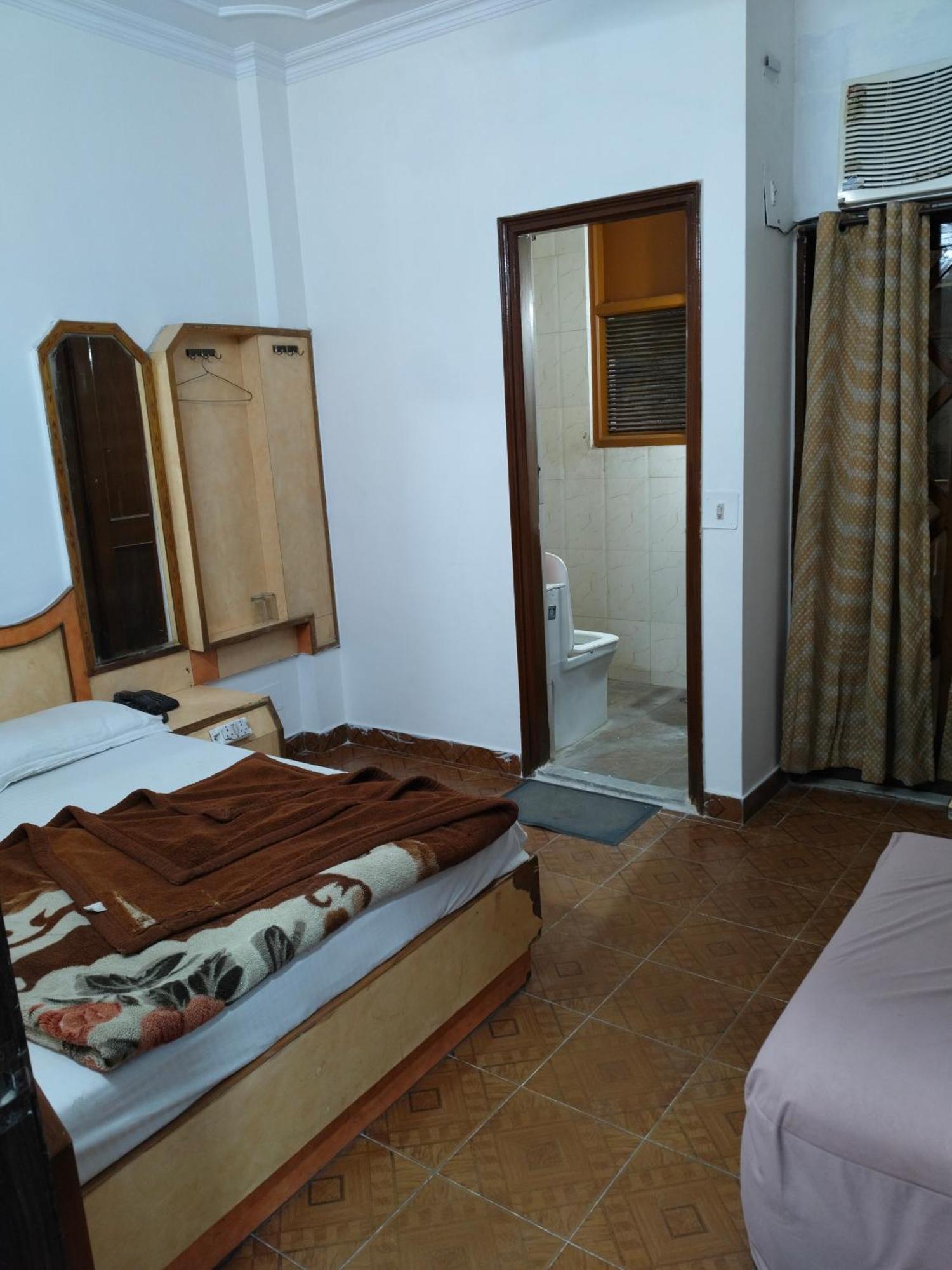 Yatri International 2*