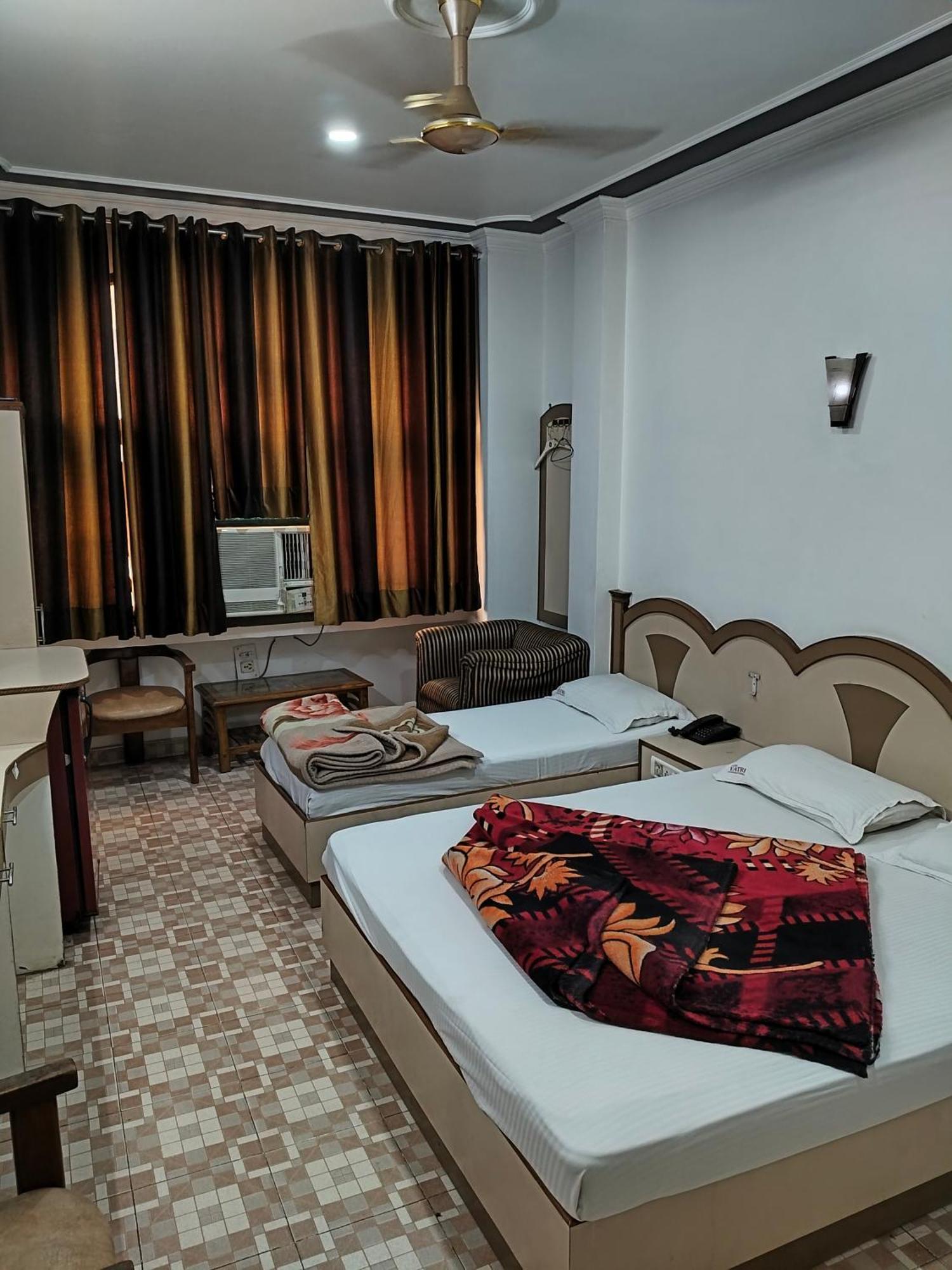 Yatri International 2*